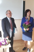 Žurnalistą ir pedagogą Joną Dautarą sveikina prof. Irena Leliūgienė